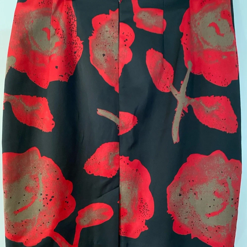 Short skirt - Picture 2 of 3